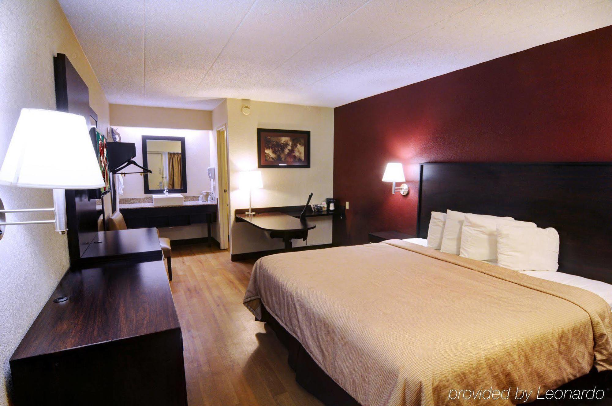 American Inn & Suites Bishop Airport Flint Bagian luar foto